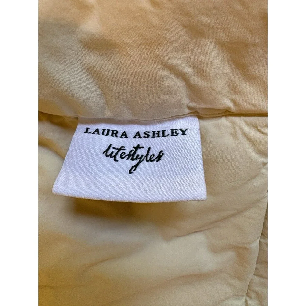 Laura Ashley Lifestyle Cotton Polyester Throw Blanket Quilted Queen 94”x 86”